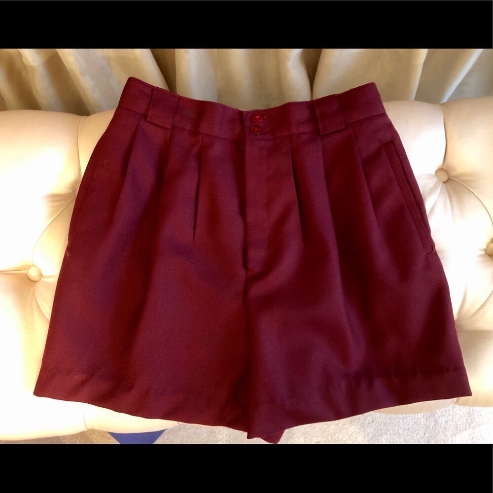 VTG 70’s Tailored Short Worsted wool crêpe in Burgundy 28 inch waist. Lined.